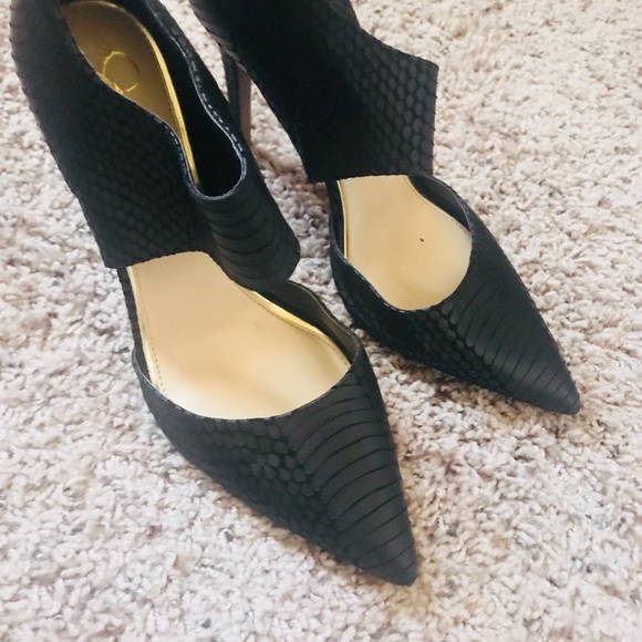 Shoes - Picture 1 of 3